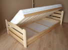 Zvýšená borovicová postel s výklopem - detail provedení