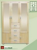 Kombinovaná prosklená třídveřová policová skříň se zásuvkami Mango - vnitřní dispozice